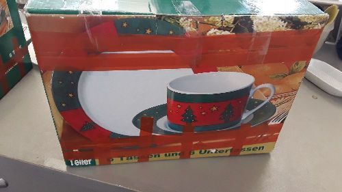 Boite 6 tasses +6 assiettes dessert noel