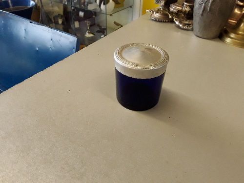 Ancien pot bleu guerlain