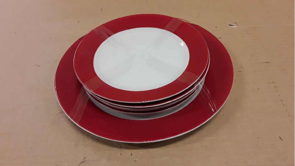 Service à dessert rouge et blanc
