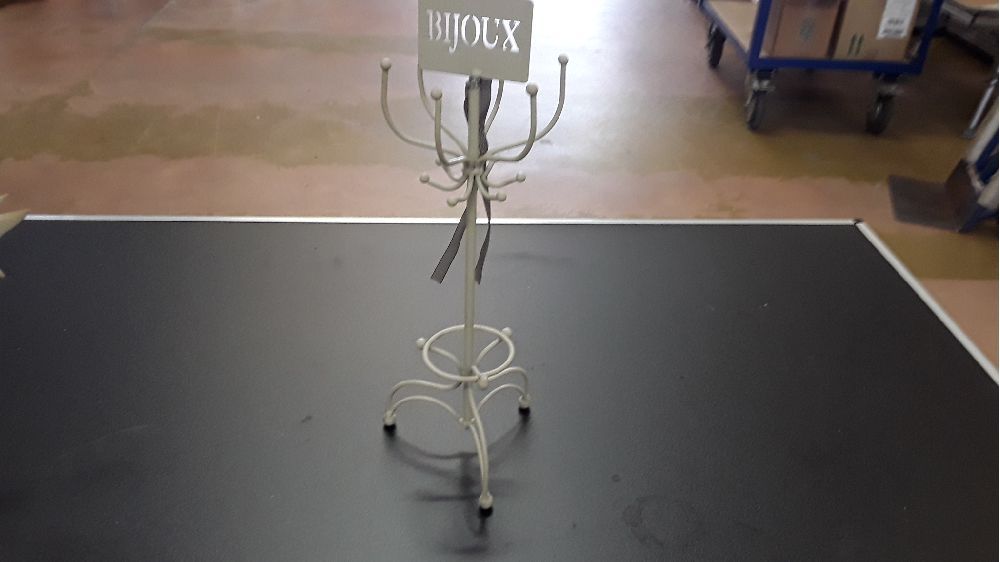 Porte bijoux metal