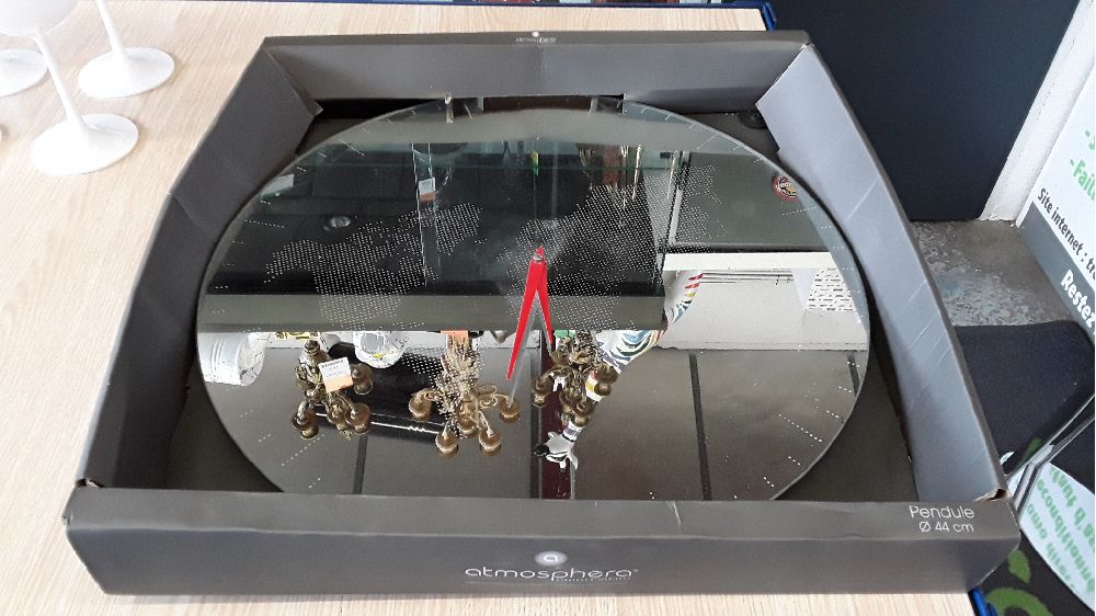 Horloge miroir mappemonde atmosphera