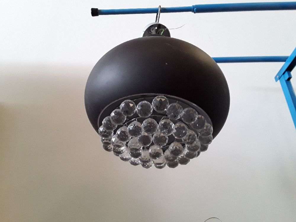 Luminaire noir avec pampilles