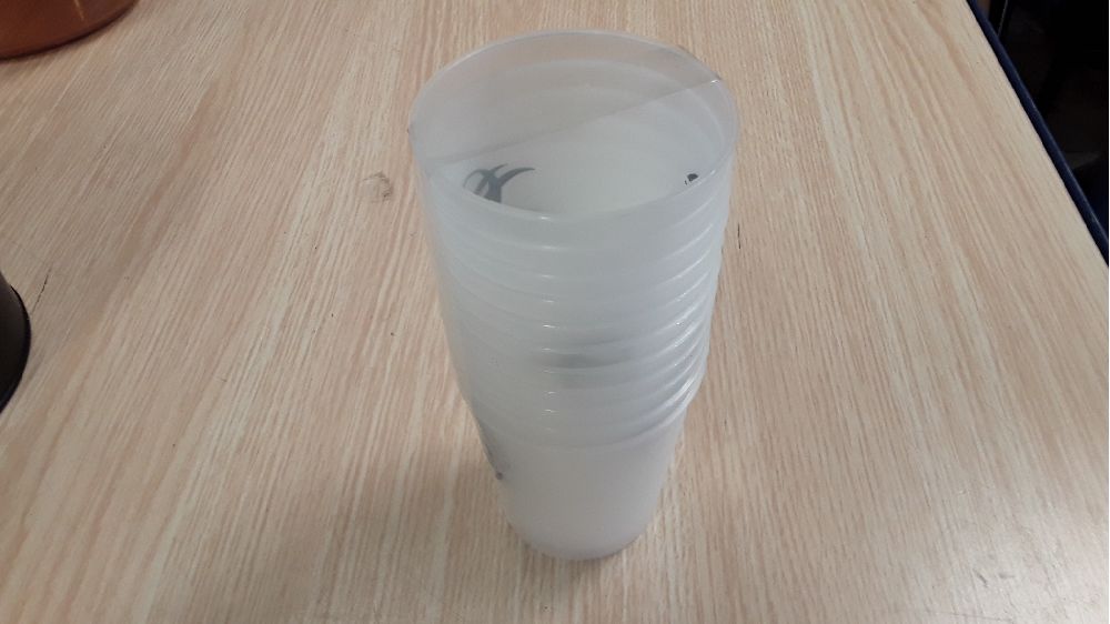 Lot de gobelets en plastique