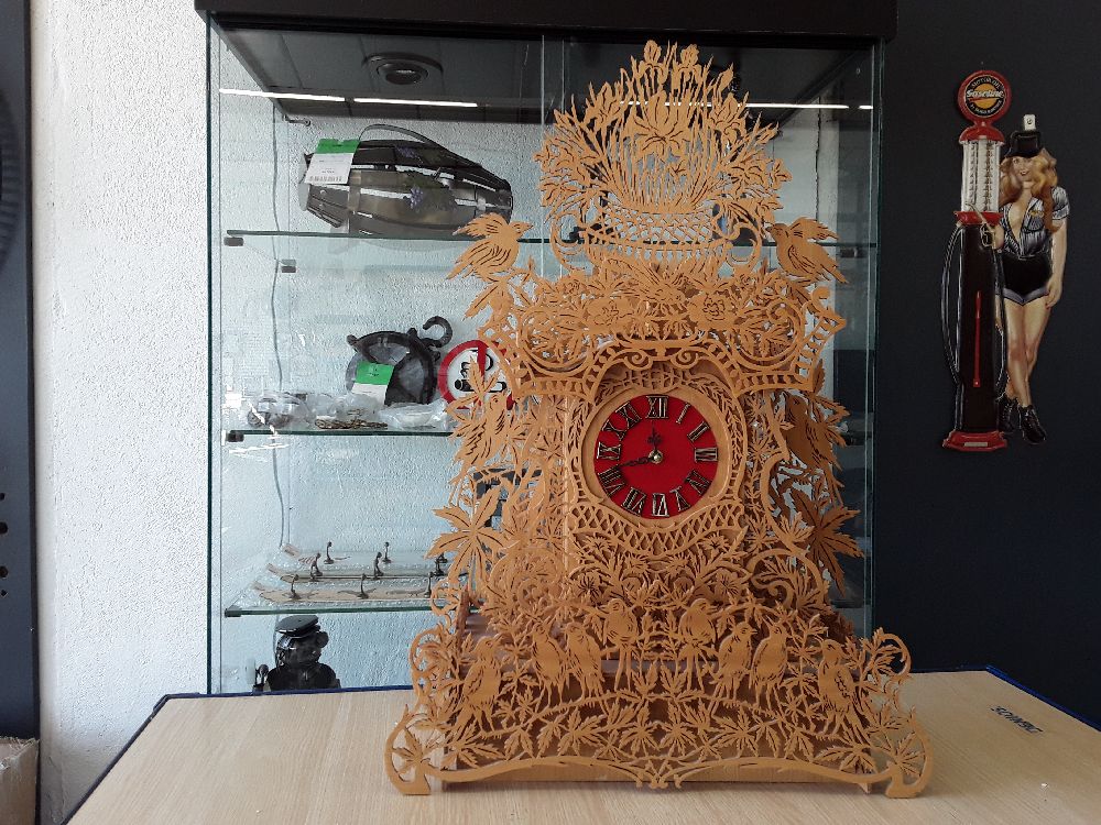 Horloge sculptée