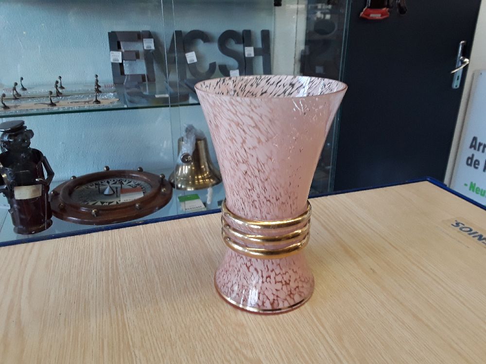 Vase rose et doré verre