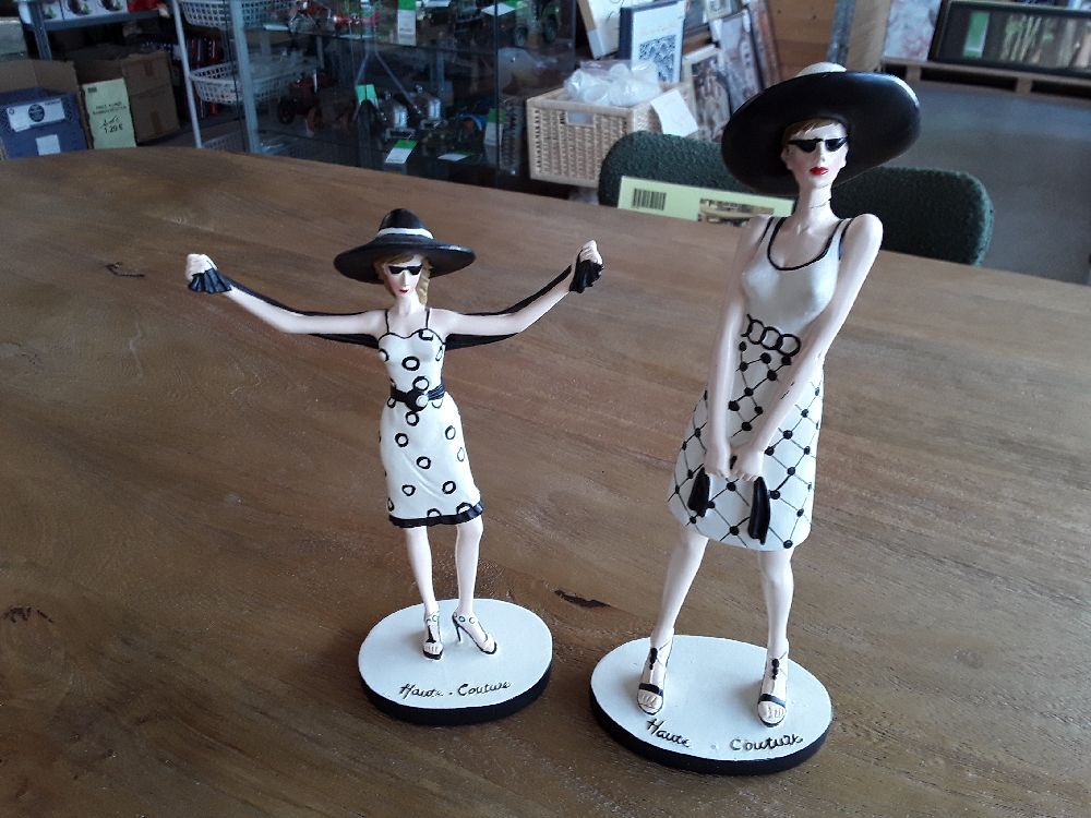 Statuette femme haute couture pm