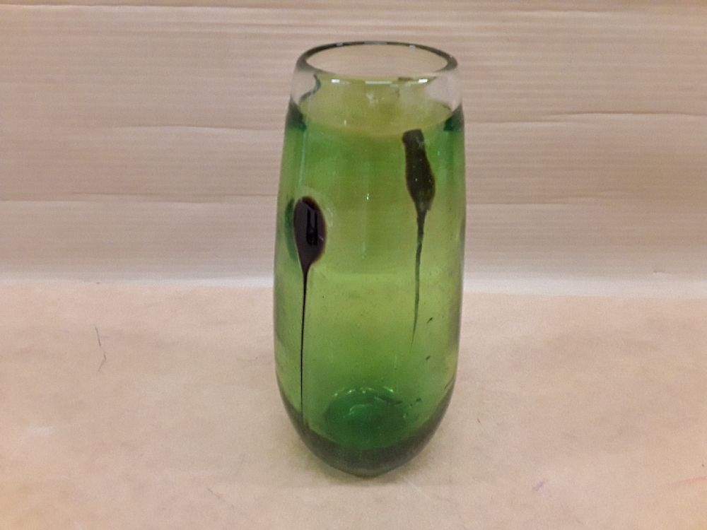 Vase verre soufflé vert