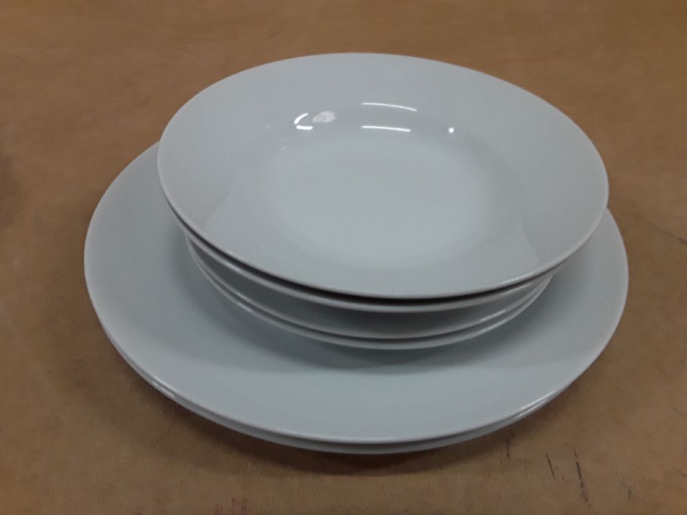 Lot d assiettes blanches