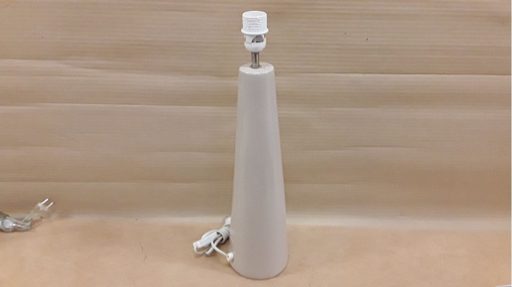 Pied de lampe en l'etat