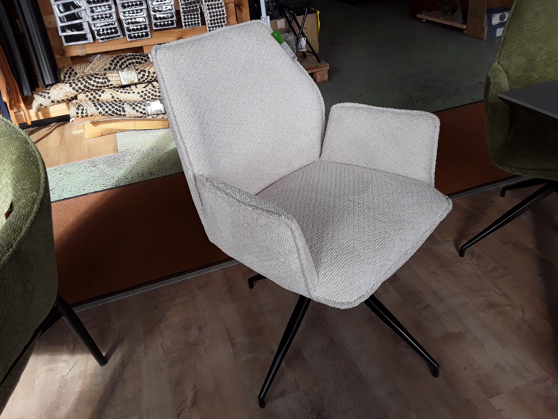 Chaise pivotante beige