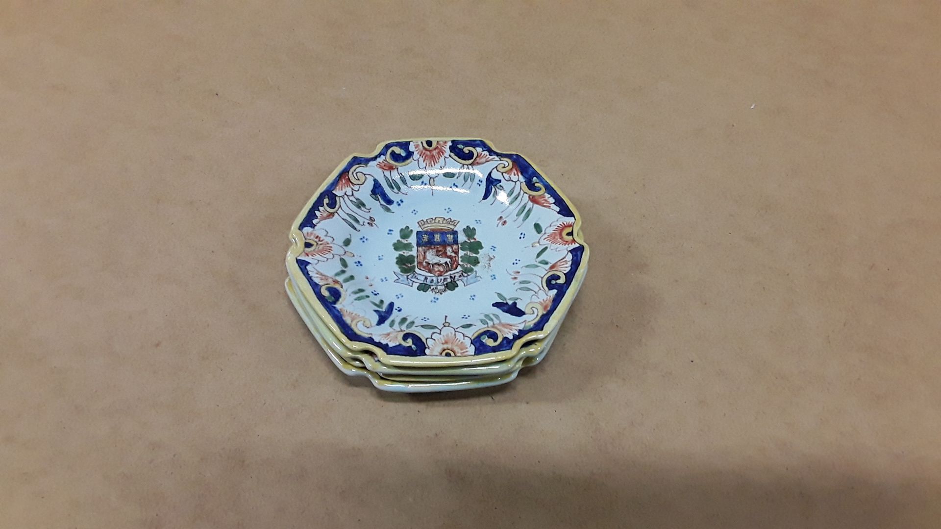 Lot 4 assiettes rouen en l'état