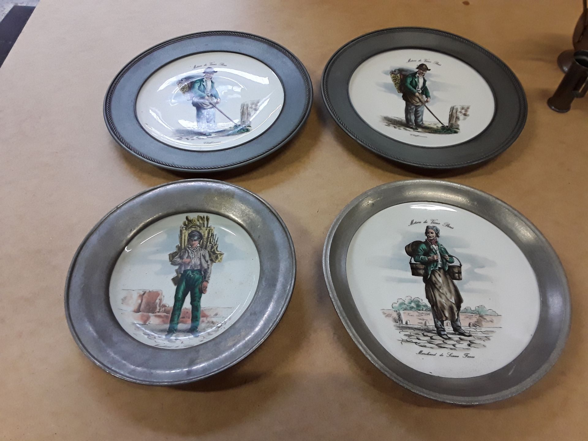 Assiette etain divers