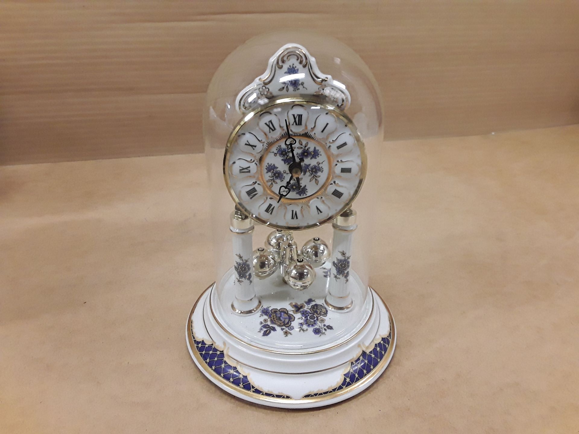 Horloge porcelaine