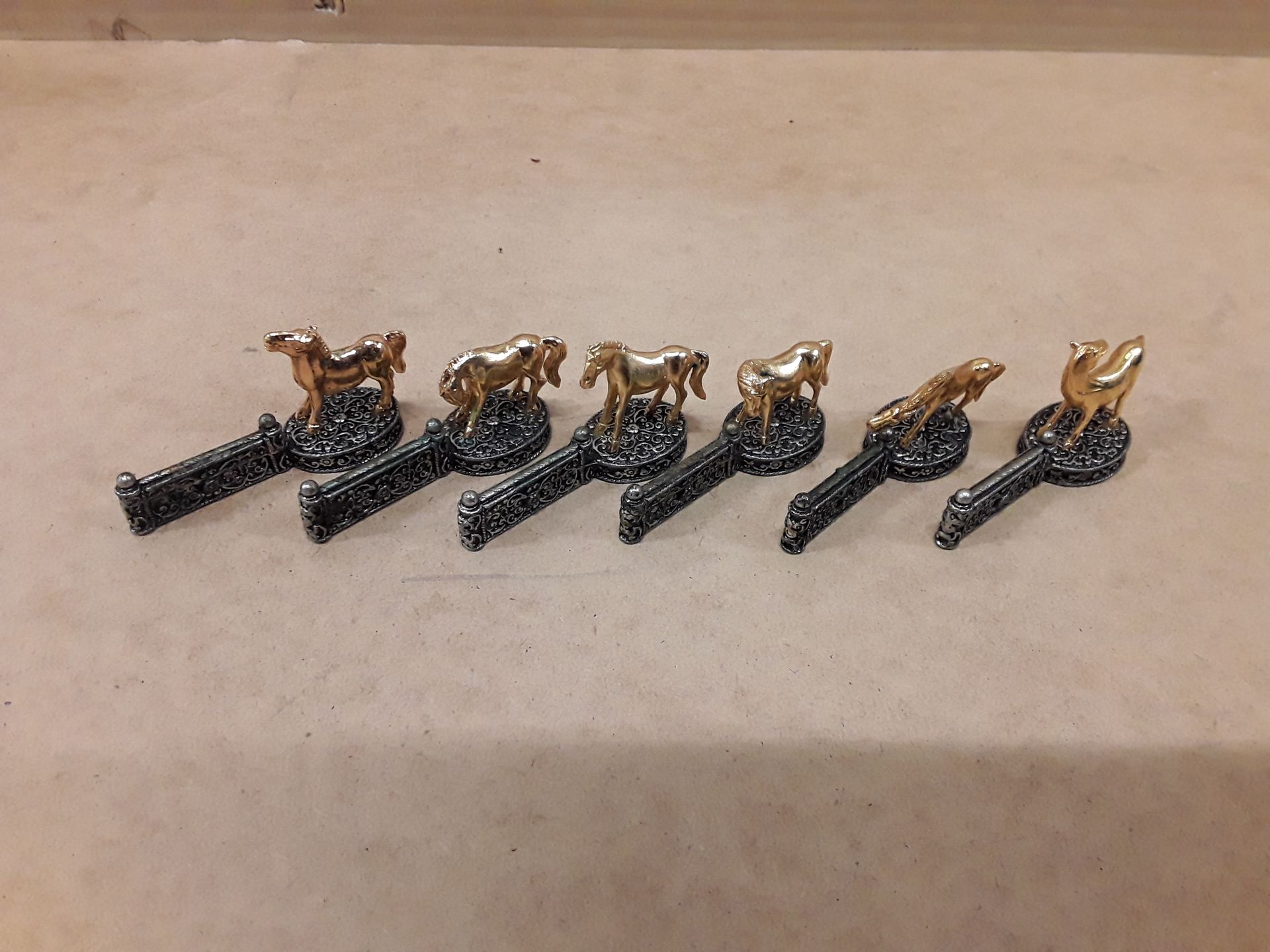 Lot de 6 portes couteaux metal chevaux