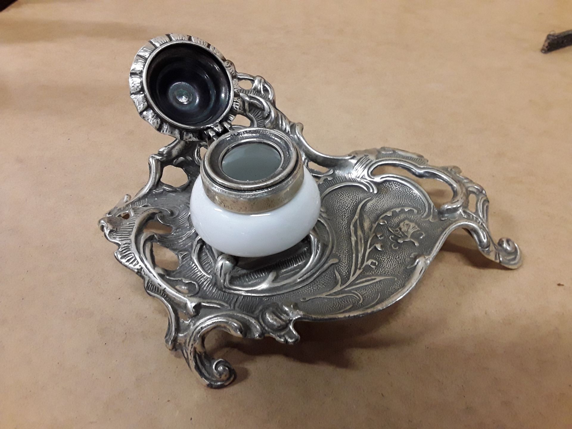 Encrier metal et porcelaine