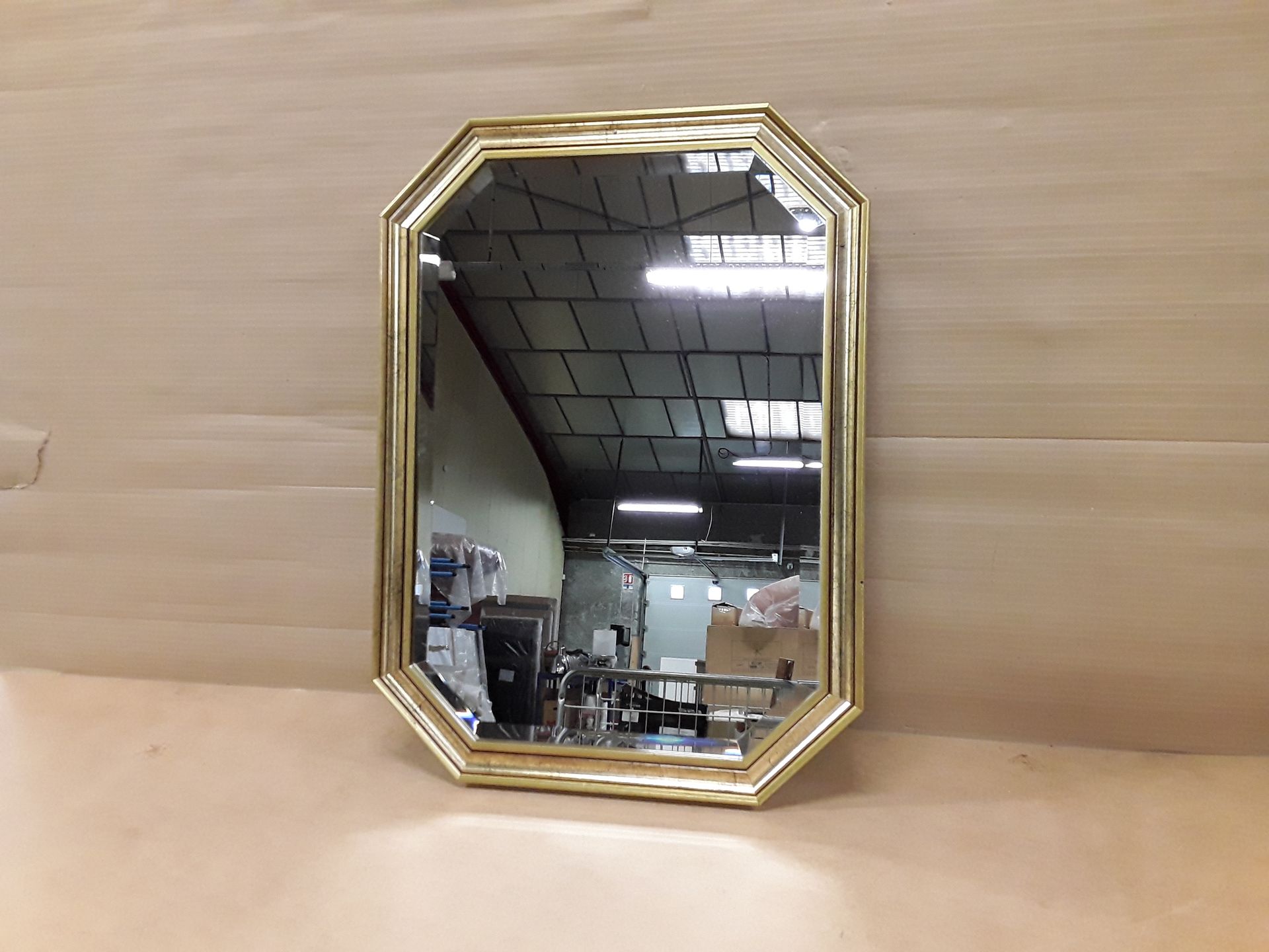 Miroir doré exagonale